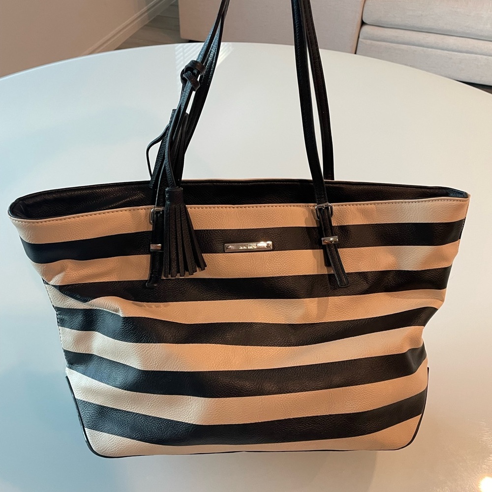 Nine West Creme & Black Handbag